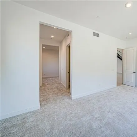 Image 8 - 11944 Galway Lane, Los Angeles, CA 91326, USA - House for sale