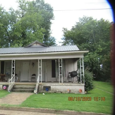 Buy this studio house on 437 East Palmer Street in Union City, TN 38261