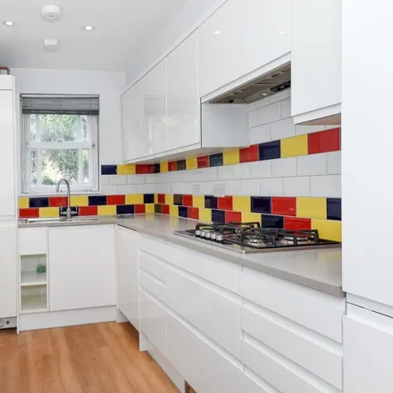 Rent this 4 bed townhouse on John Ruskin Street in London, SE17 3JQ