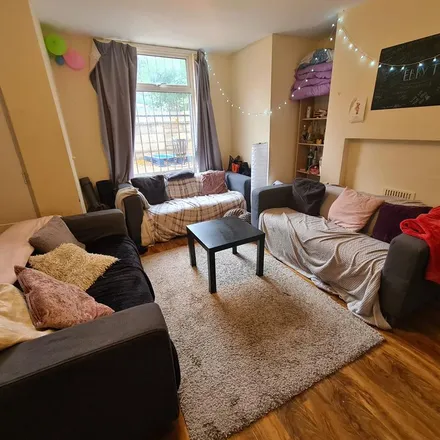 Image 5 - Ebberston Grove, Leeds, LS6 1RT, United Kingdom - House for rent