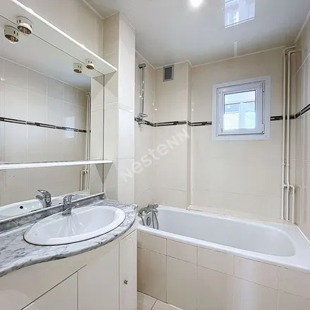 Rent this 3 bed apartment on Sentier des Vignes Soldat in 54500 Vandœuvre-lès-Nancy, France