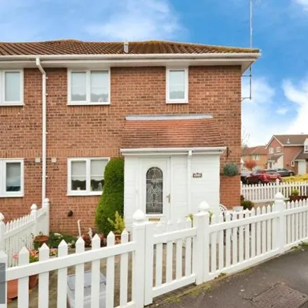 Rent this 1 bed townhouse on Hollybank in Basildon, SS16 6TE