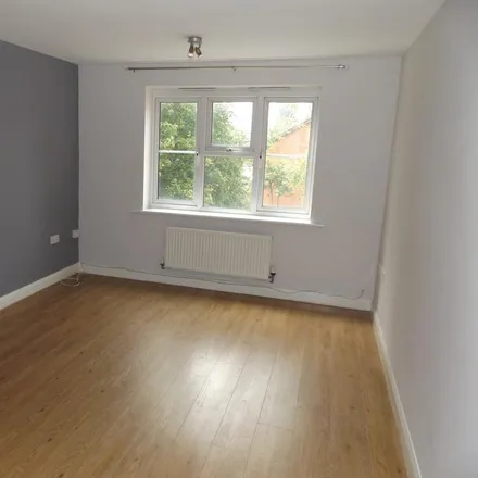 Image 2 - Cannock Road, Heath Hayes, WS12 3HZ, United Kingdom - Apartment for rent