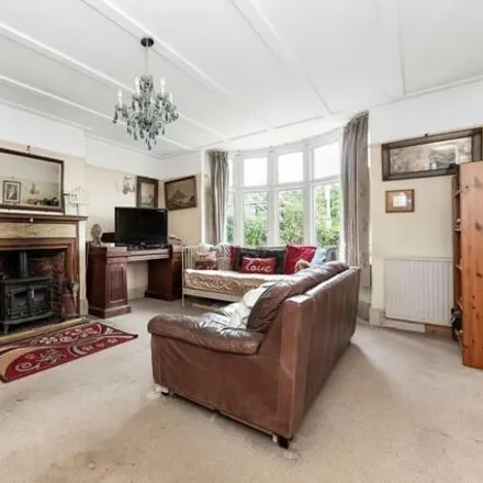 Image 2 - Streatham Common North, Londres, London, Sw16 - House for sale