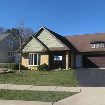Buy this 2 bed house on 221 Oak Knoll Boulevard in Mankato, MN 56001