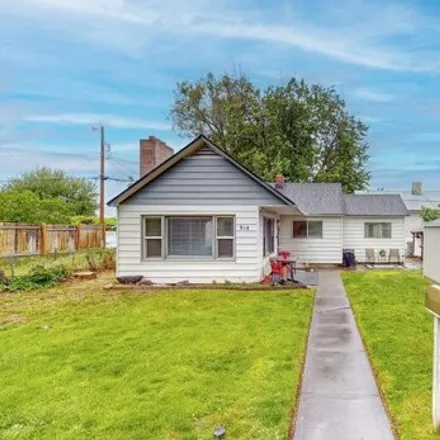 Buy this 2 bed house on 913 West Kennewick Avenue in Kennewick, WA 99336