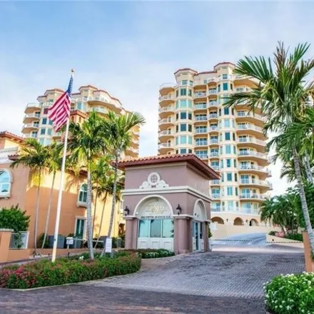 Image 2 - 545 Bay Shore Drive Northeast, Saint Petersburg, FL 33701, USA - Condo for sale