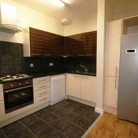 Rent this 6 bed townhouse on Winstanley Terrace in Leeds, LS6 1DR