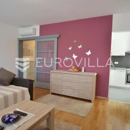 Image 6 - Carduccijeva ulica 8, 52210 Grad Rovinj, Croatia - Apartment for rent