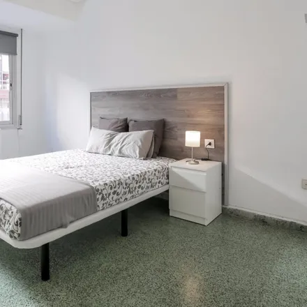 Rent this 5 bed room on Carrer del Doctor Ferrann in 7, 46021 Valencia