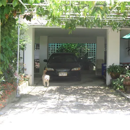 Rent this 2 bed house on Nang Lae