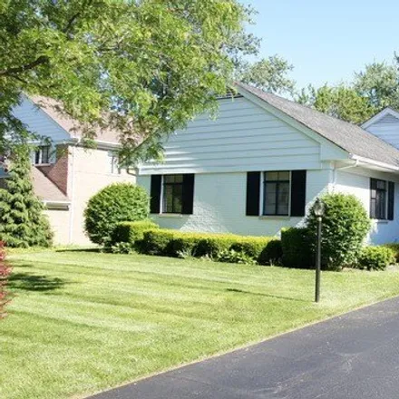 Rent this 3 bed house on 462 Highcrest Drive in Wilmette, New Trier Township