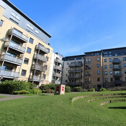 Rent this 2 bed apartment on 7 Hawkhill Close in City of Edinburgh, EH7 6FG