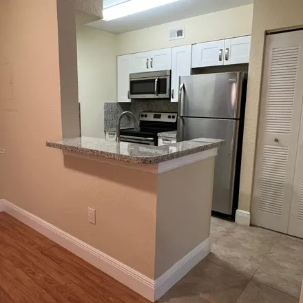 Image 3 - 2831 North Oakland Forest Drive, Broward County, FL 33309, USA - Condo for rent