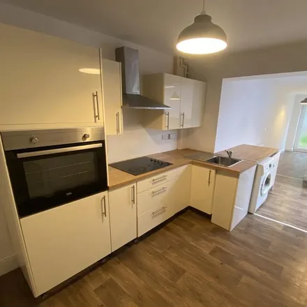 Rent this 6 bed townhouse on 4 Wensor Avenue in Beeston, NG9 2HT