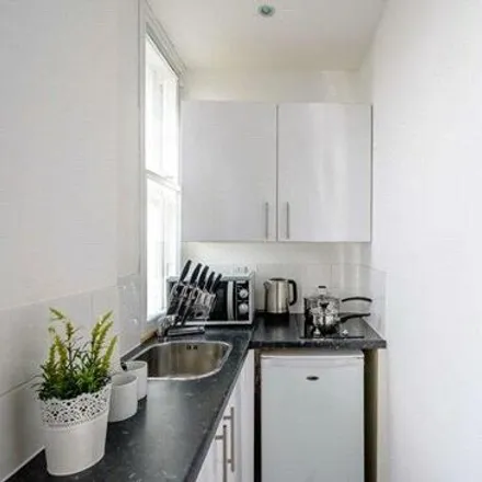 Image 4 - The Greenhouse, 27a Hill Street, London, W1J 5LR, United Kingdom - Apartment for rent