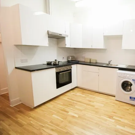 Rent this 3 bed apartment on Victoria Street in Leeds, LS2 9PB
