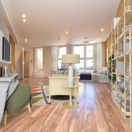 Rent this 1 bed apartment on Cut & Drip in Widmore Road, Bromley Park