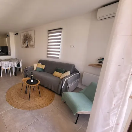 Image 8 - Orpi, Avenue de la Corniche d'Azur, 83370 Fréjus, France - Apartment for rent