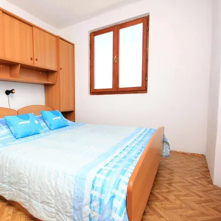 Rent this 2 bed apartment on 23282 Žman