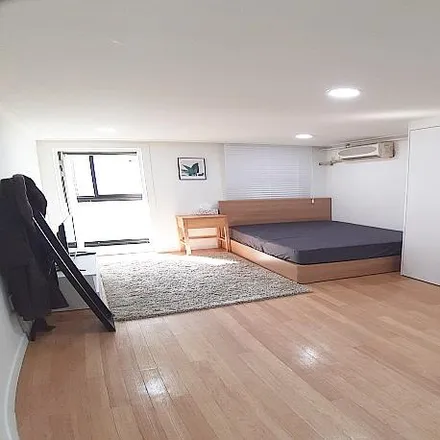 Rent this studio apartment on 792-49 Yeoksam-dong in Gangnam-gu, Seoul