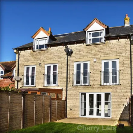 Rent this 3 bed townhouse on Lucerne Avenue in Bicester, OX26 3ZH