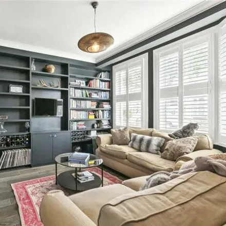 Image 3 - 14 Bexhill Road, London, SW14 7NF, United Kingdom - Townhouse for sale