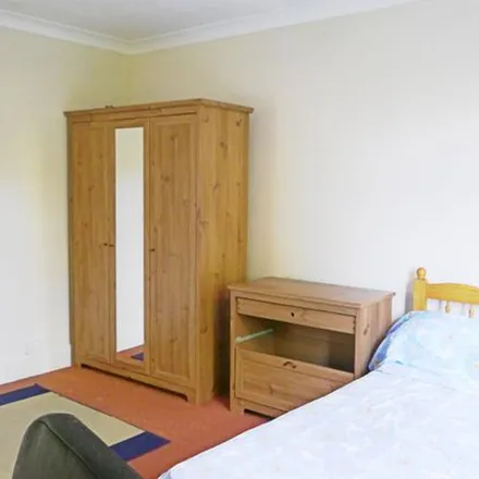 Rent this 5 bed apartment on 40 Middleton Boulevard in Nottingham, NG8 1BG