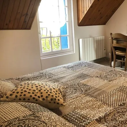 Rent this 2 bed house on 35111 La Fresnais