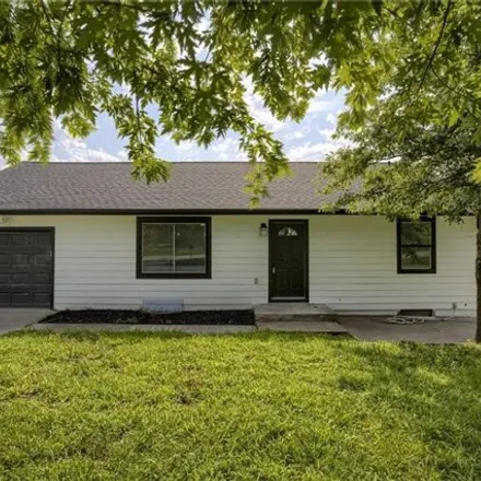 Buy this 3 bed house on 5 N 122nd St in Bonner Springs, Kansas