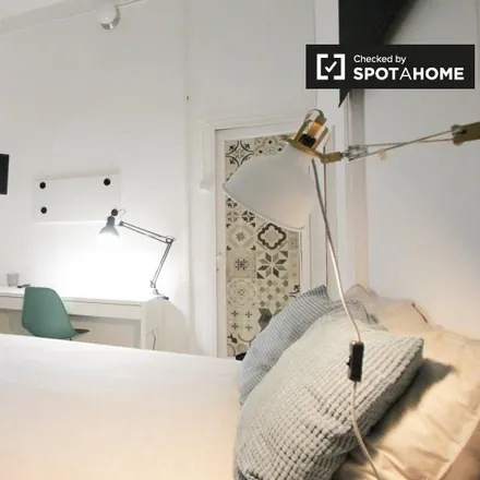Rent this 11 bed room on Carrer Gran de Gràcia in 12, 08001 Barcelona