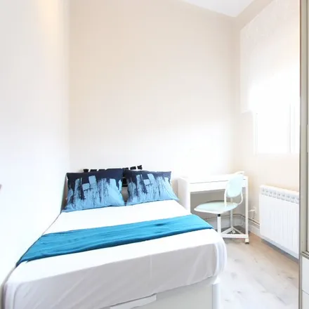 Rent this 7 bed room on Madrid in Calle del Áncora, 3
