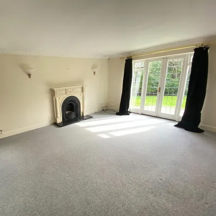 Image 3 - Richardson Crescent, Broxbourne, EN7 6WZ, United Kingdom - House for rent