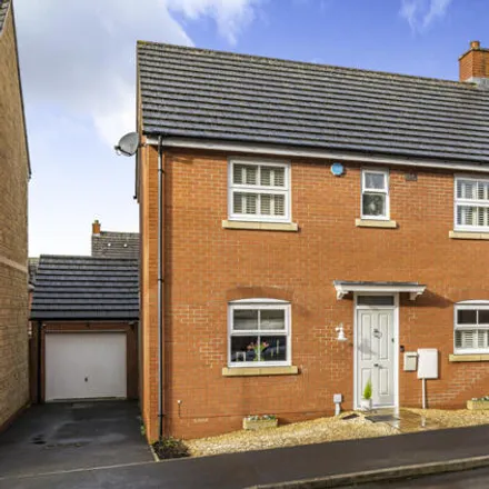 Buy this 3 bed duplex on Cloatley Crescent in Royal Wootton Bassett, SN4 7FQ