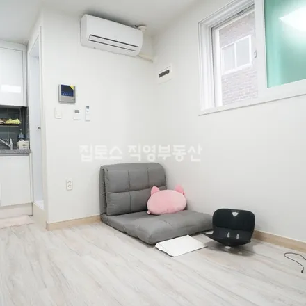 Rent this studio apartment on 서울특별시 관악구 봉천동 1511-32