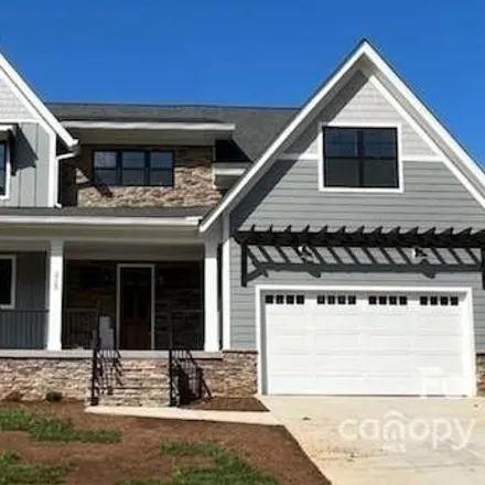 Buy this 4 bed loft on 3720 9th Street Court Northeast in Hickory, NC 28601