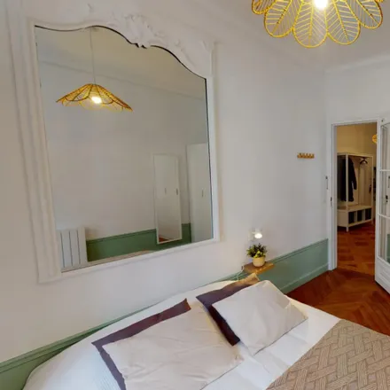 Rent this 6 bed room on 25 Rue Boissière in 75116 Paris, France