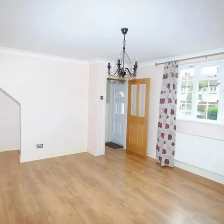 Rent this 3 bed apartment on 115 Townholm Crescent in London, W7 2LZ
