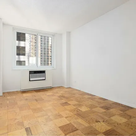 Image 2 - La Premier, West 55th Street, New York, NY 10019, USA - Apartment for rent