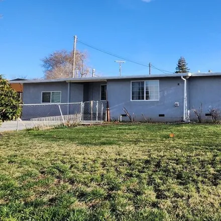 Buy this 4 bed house on 838 Beech Street in Tehachapi, CA 93561