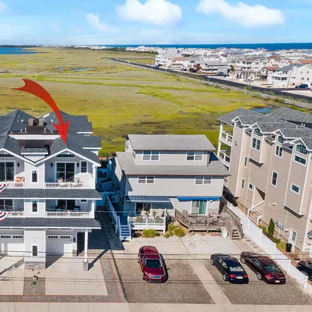 Buy this 6 bed townhouse on 221 36th Street in Sea Isle City, Cape May County