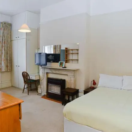 Rent this 1 bed apartment on 25 St Anns Villas in London, W11 4RU