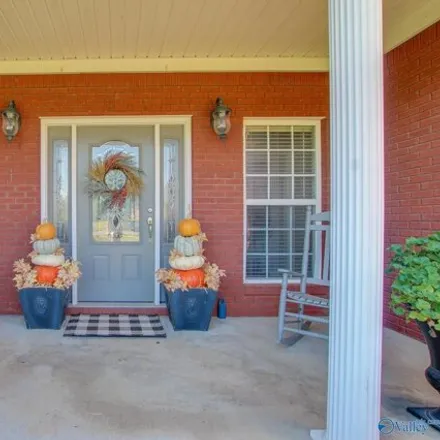 Image 9 - 1999 Weatherly Circle Southwest, Decatur, AL 35603, USA - House for sale