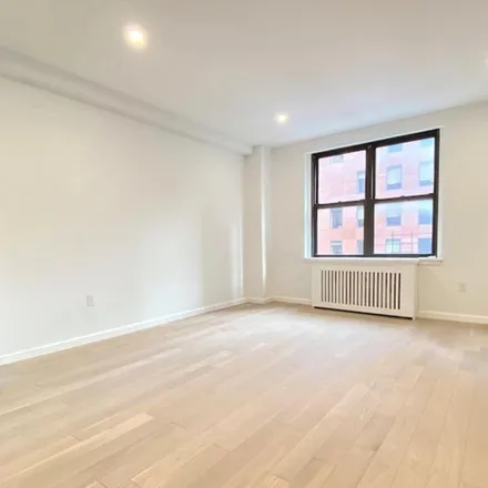 Image 5 - The Buchanan, 160 East 48th Street, New York, NY 10017, USA - Apartment for rent