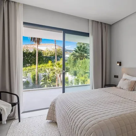 Rent this 5 bed house on Mezquita de Marbella in Bulevar del Príncipe Alfonso de Hohenlohe, 29602 Marbella
