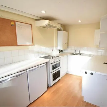 Image 2 - 46b West Hill, North Weston, BS20 6LR, United Kingdom - Townhouse for rent