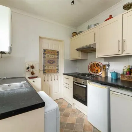 Image 3 - 122, 124 Ovington Grove, Newcastle upon Tyne, NE5 2RS, United Kingdom - Apartment for sale