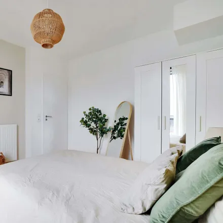 Rent this 4 bed room on Entrepôt Macdonald in Passage Susan Sontag, 75019 Paris