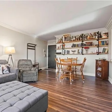 Image 2 - The Manhattan Condominiums, 700 East 8th Street, Kansas City, MO 64106, USA - Condo for sale