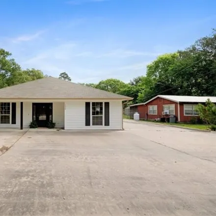 Buy this 2 bed house on 150 Miller Rd in Livingston, Texas